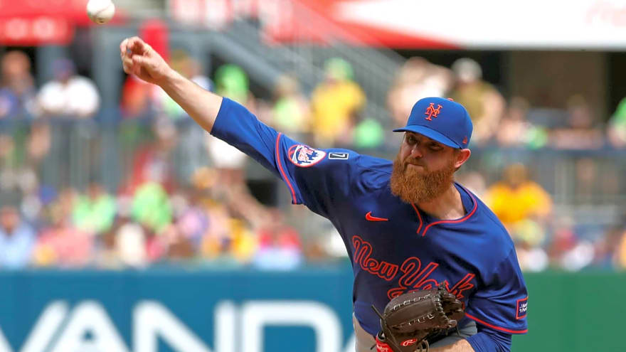 New York Yankees Sign Veteran Pitcher