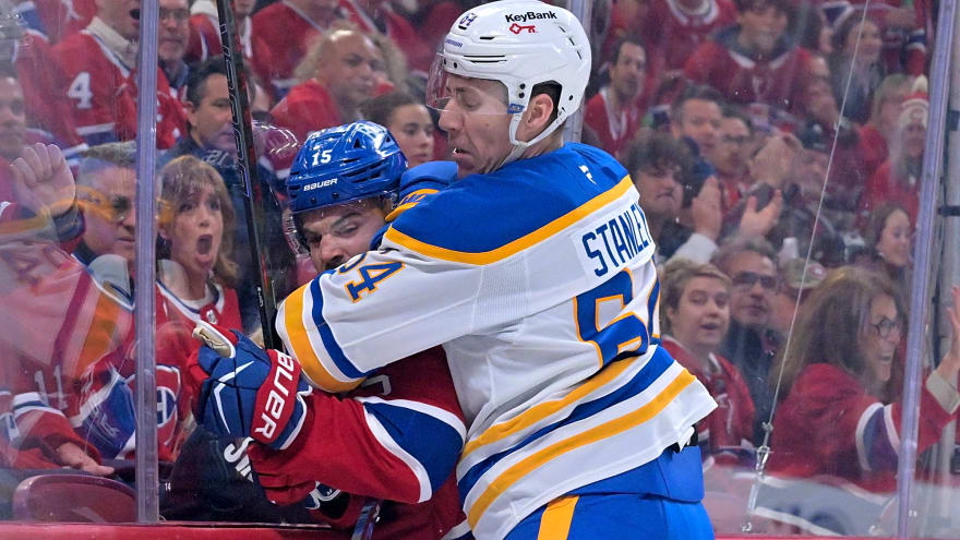 New York Islanders Sign Logan Stanley