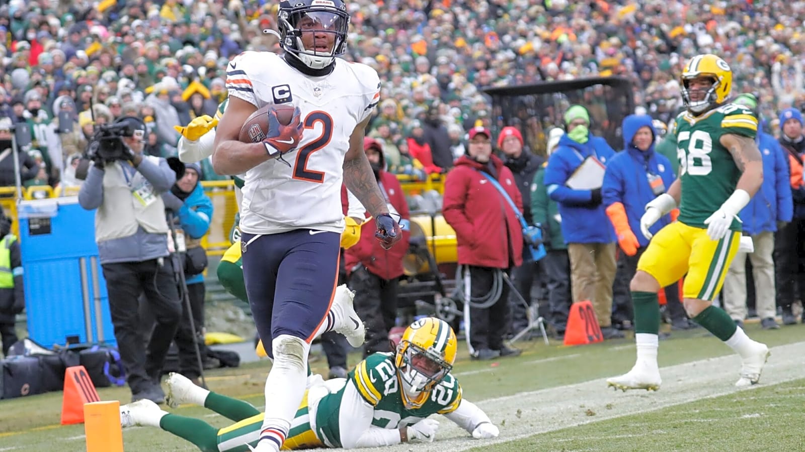 Chicago Bears analyst gives bold wide receiver prediction for 2025 season
