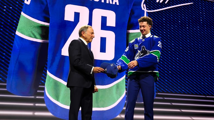 Canucks rank 10th in Daily Faceoff’s prospect pool rankings