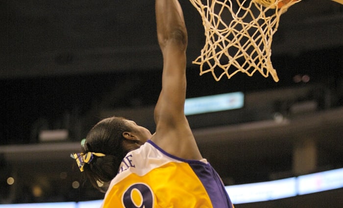 Lisa Leslie Becoming the First to Dunk in the WNBA