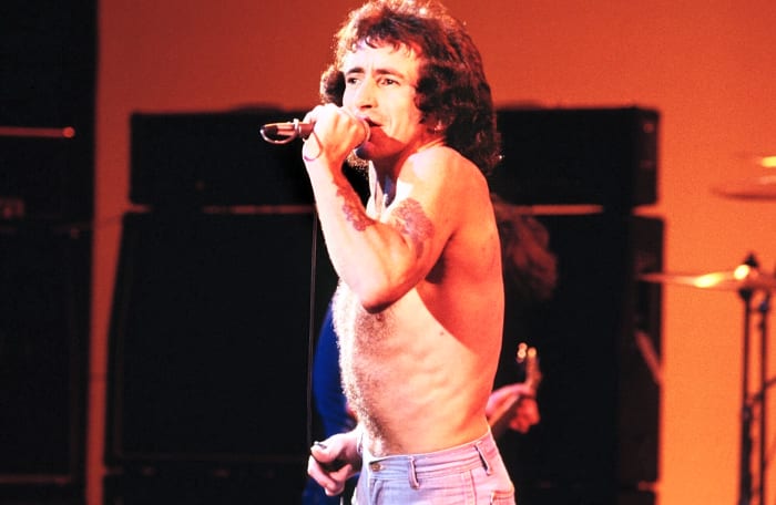 AC/DC (Bon Scott vs. Brian Johnson)