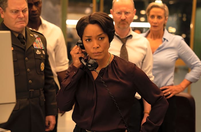 Erika Sloane (Angela Bassett)