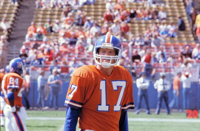 John Elway (Denver Broncos): Steve DeBerg