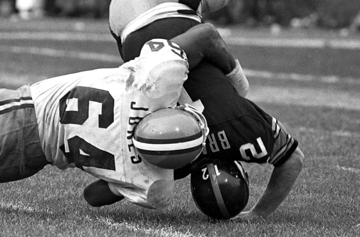 'Turkey' carves Bradshaw (Oct. 10, 1976)