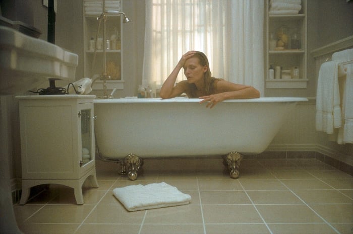 “What Lies Beneath” (2000)