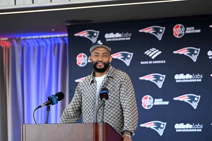 New England Patriots: Signed Carlton Davis