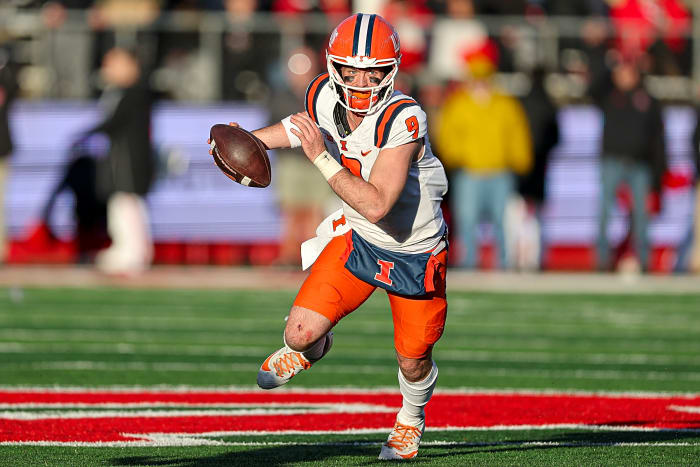 Quarterback: Luke Altmyer, Illinois, Senior
