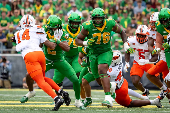 Detroit Lions: Isaiah World, OT, Oregon