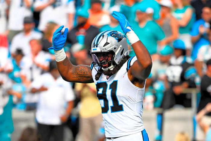 Panthers sign EDGE Patrick Jones