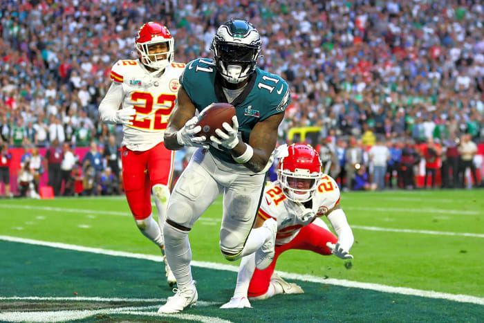 Titans' A.J. Brown misread keys changes, equips Eagles