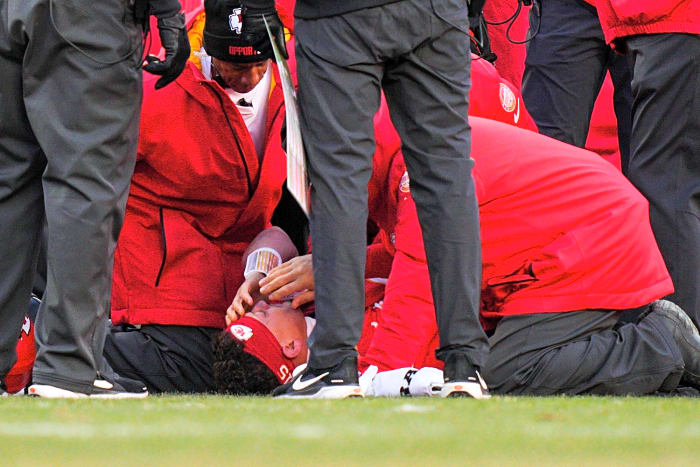 NFL: Mahomes, Parsons tear ACLs on same day