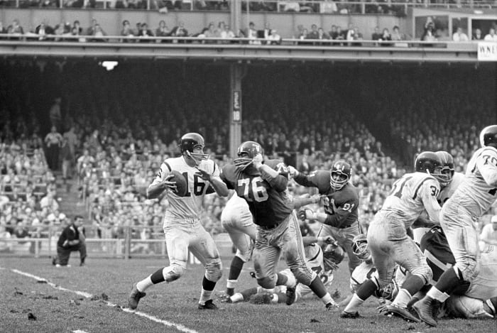 Sonny Jurgensen (Washington): Norm Snead