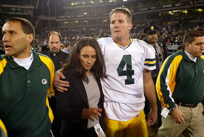 "Favre shines for dad" (Packers at Raiders, Dec. 22, 2003)