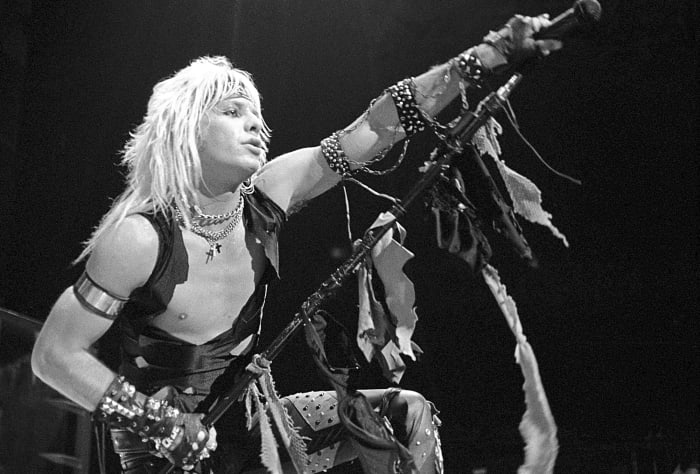 Mötley Crüe (Vince Neil vs. John Corabi)