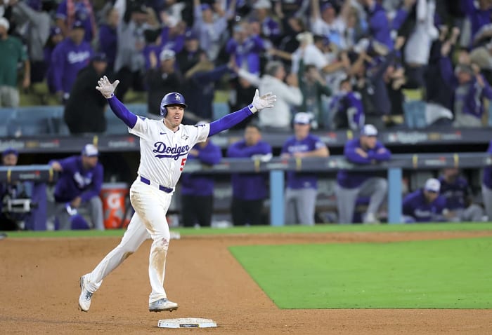 MLB: Freeman does it again