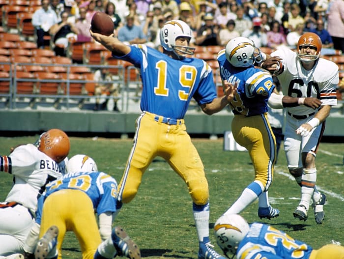 Dan Fouts (San Diego Chargers): Johnny Unitas