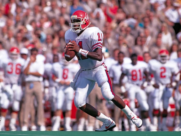 Andre Ware throws 500 yards in one half