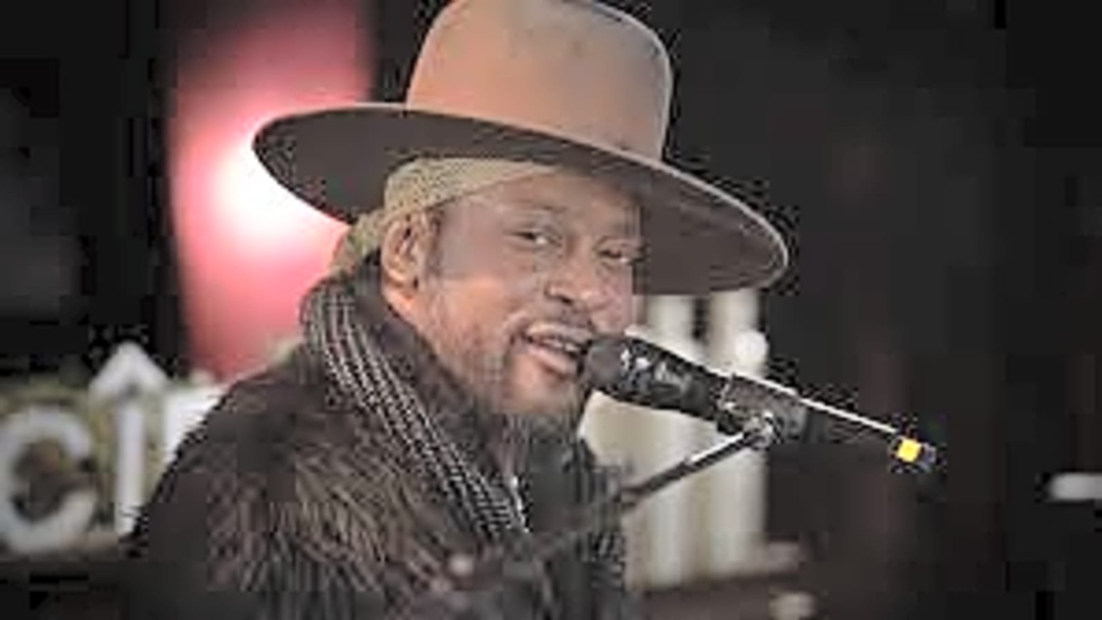 D&#39;Angelo cancels rare live performance for medical recovery