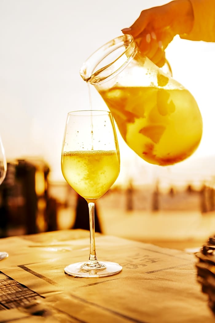 Peach sangria