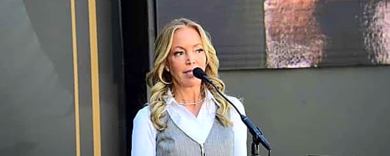  Jeanie Buss Open To Purchasing Required Shares To Remain Governor