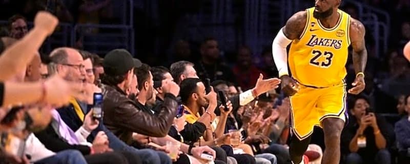  LeBron James Records Triple-Double To Lead Lakers To Win Over Wizards