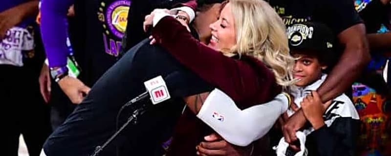  Jeanie Buss Turned Of LeBron James & Tried To Trade Him To Clippers In 2022
