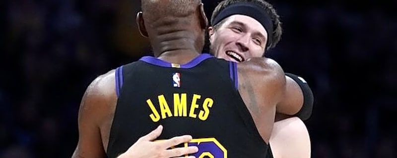  Austin Reaves Praises LeBron James’ Playmaking & Energy In Season Debut