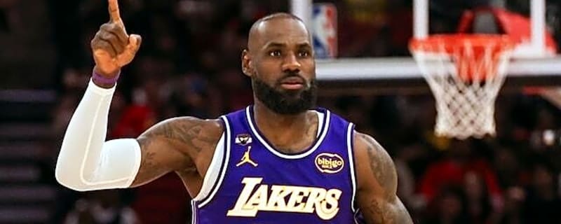 Robert Parish Praises LeBron James Ahead Of Lakers Star Breaking Games Played Record