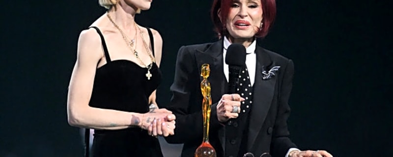 Sharon and Kelly Osbourne move BRITs crowd with Ozzy speech