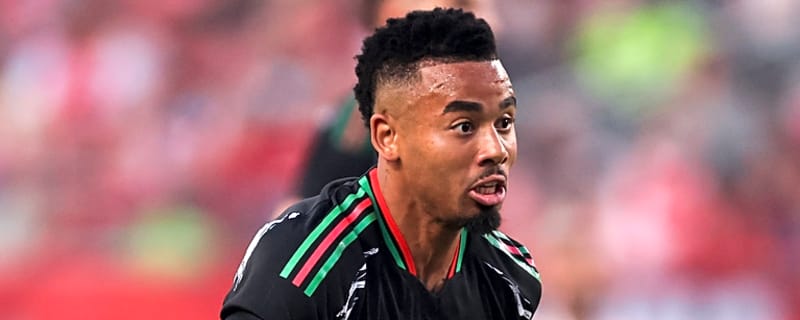 Arsenal routs Aston Villa, silences its Premier League critics