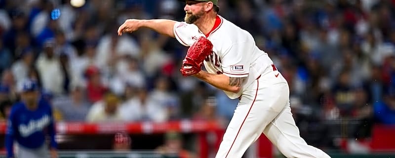 Kirby Yates Receives 2025 Dodgers World Series Ring During Freeway Series