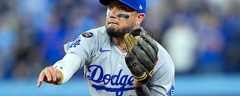  Miguel Rojas Re-Signed To 1-Year Contract