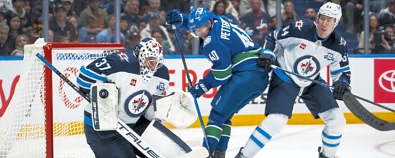 NHL Rumors: Vancouver Canucks won't approach Elias Pettersson just yet