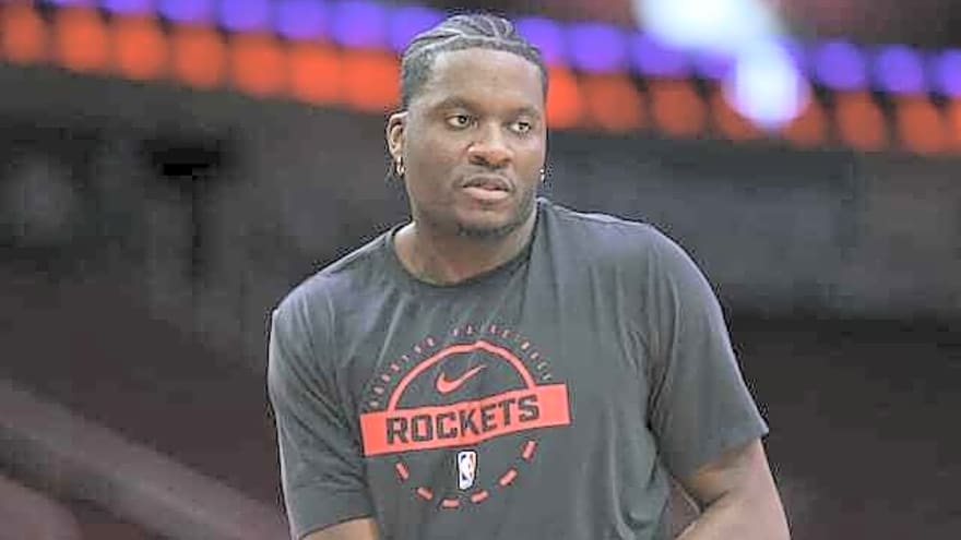  Rockets’ Clint Capela Responds To Deandre Ayton