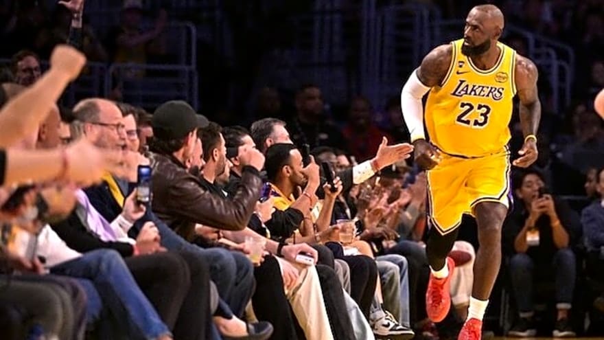  LeBron James Records Triple-Double To Lead Lakers To Win Over Wizards