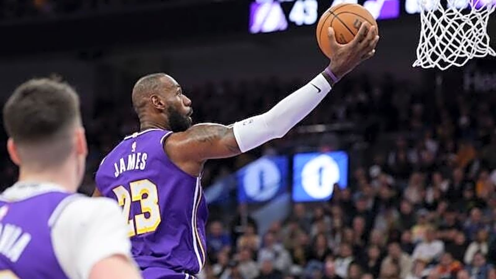  Jake LaRavia Appreciates LeBron James Making Effort Plays In 23rd Season