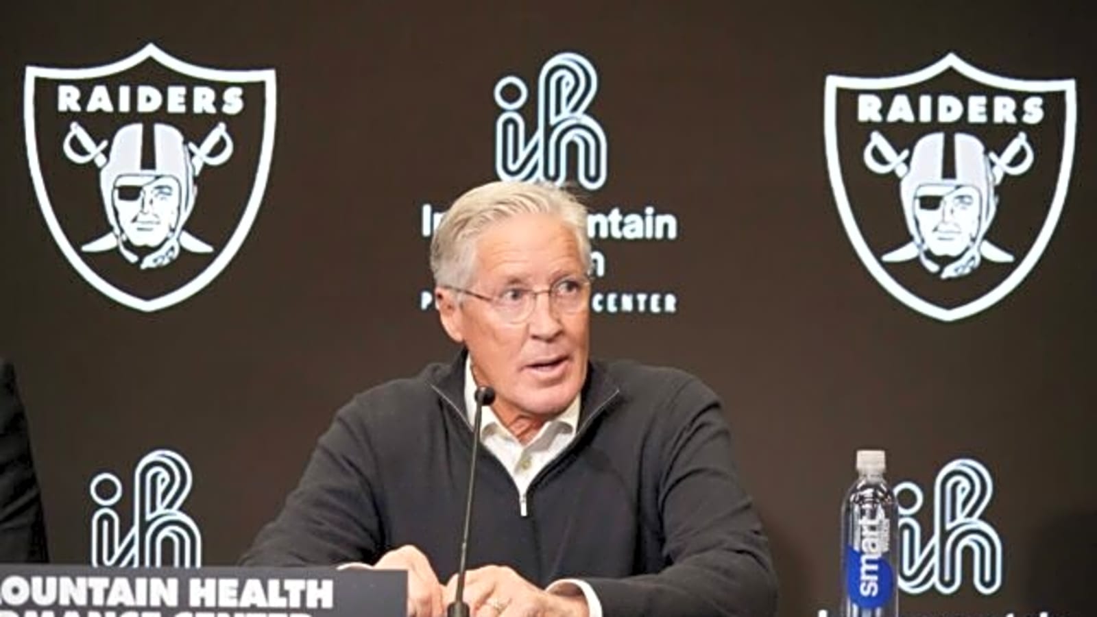  Pete Carroll Defends Geno Smith For Flipping Off Seahawks Fan