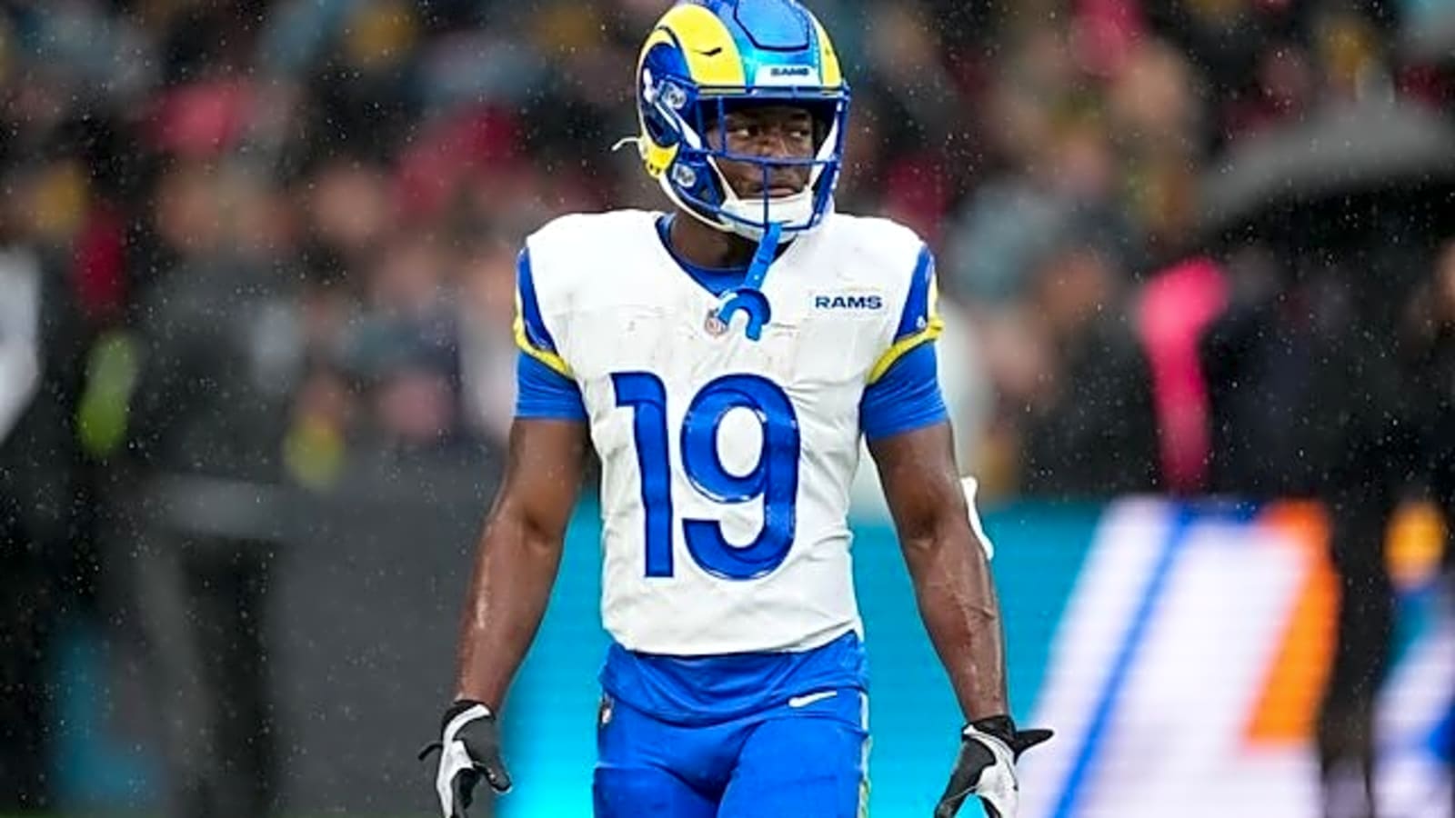 Xavier Smith Signs Exclusive Rights Tender To Return To Rams