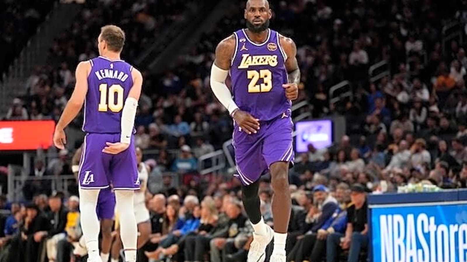  LeBron James Takes Over Offensively Against Warriors