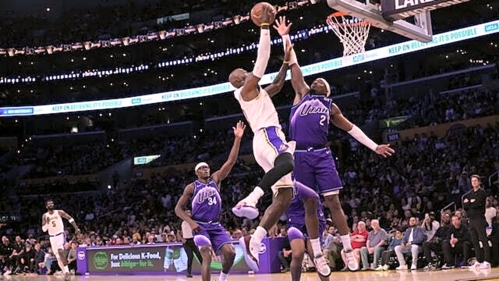  Lakers End Regular Season With Easy Win Over Jazz