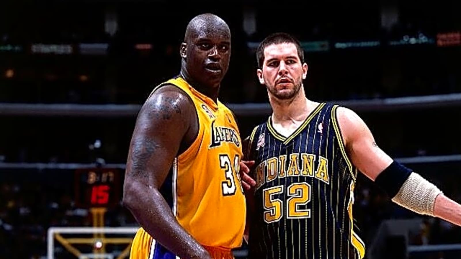 Shaquille O’Neal & Brad Miller Jokingly Recreate Brawl Scene During Lakers-Bulls Game