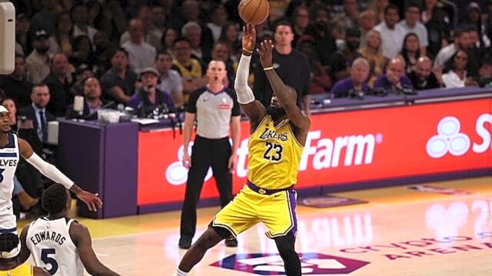  LeBron James Believes Mid-Range Shots Are Still Important To Success