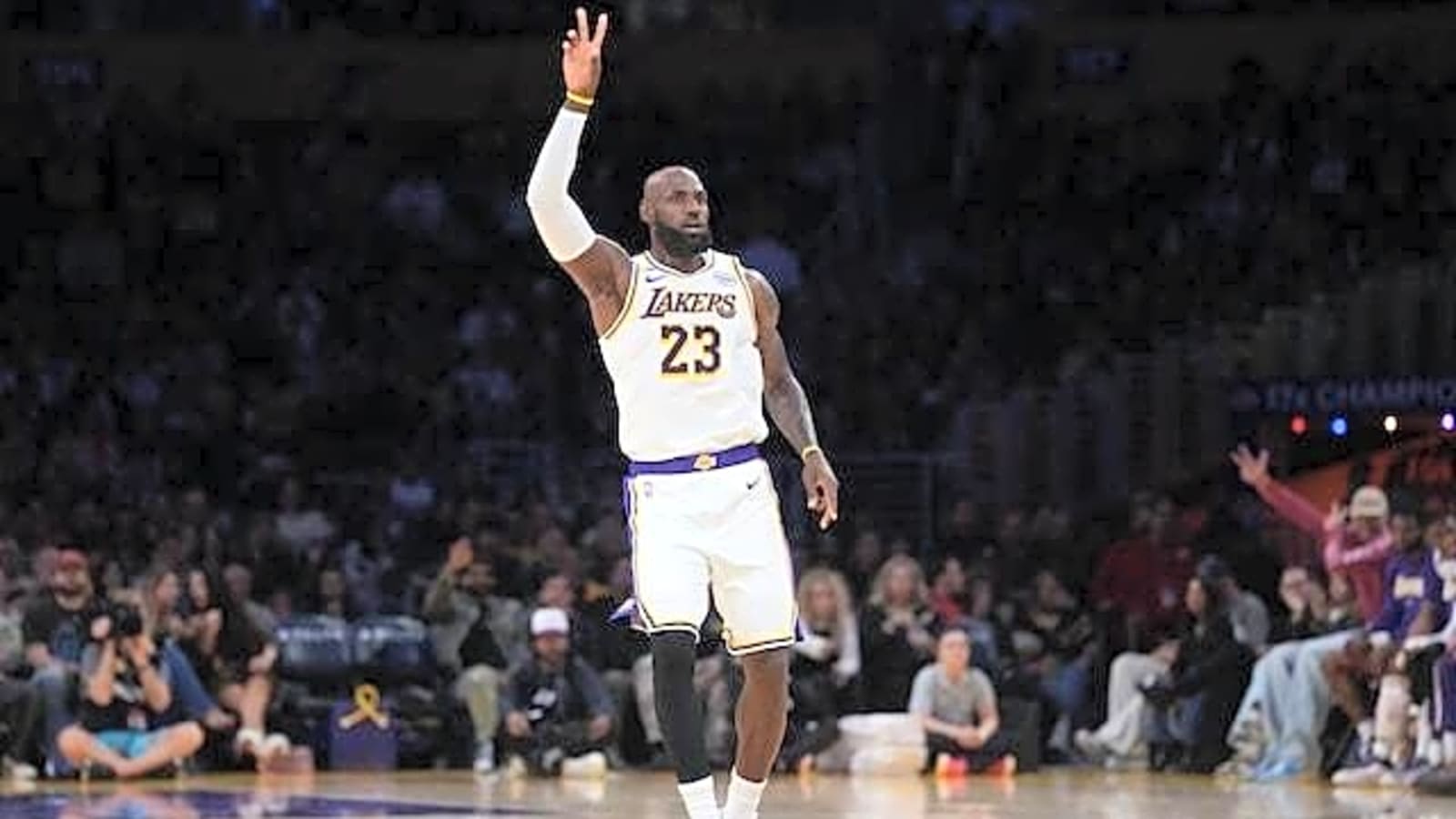 LeBron James And Lakers Reportedly Share Interest In New Contract
