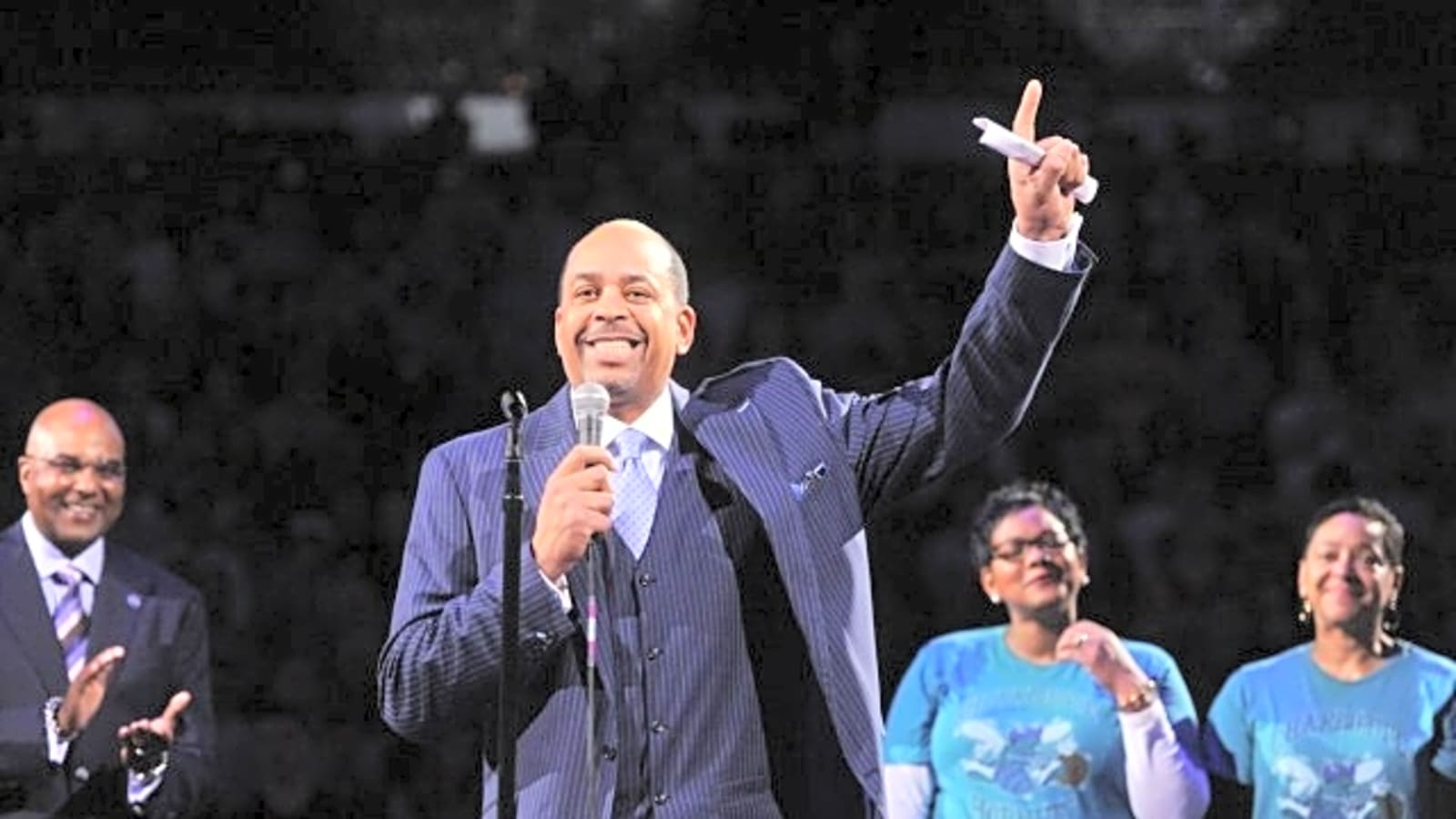 Dell Curry’s Crown: #30 Retired