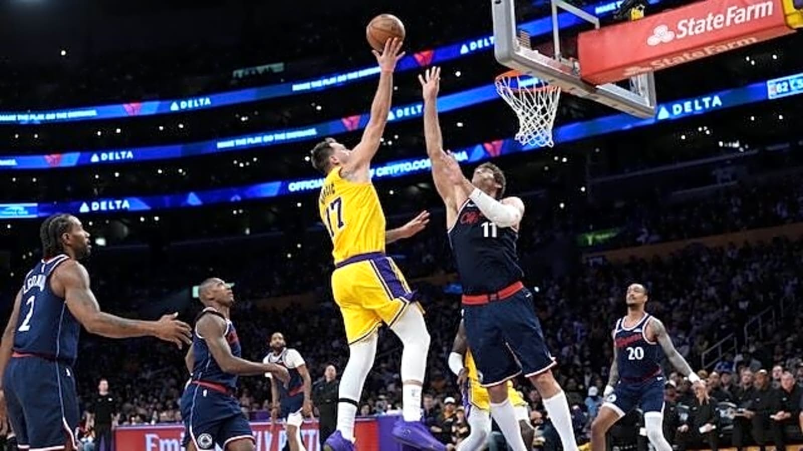  Lakers Hang On To Beat Clippers In First Game After All-Star Break