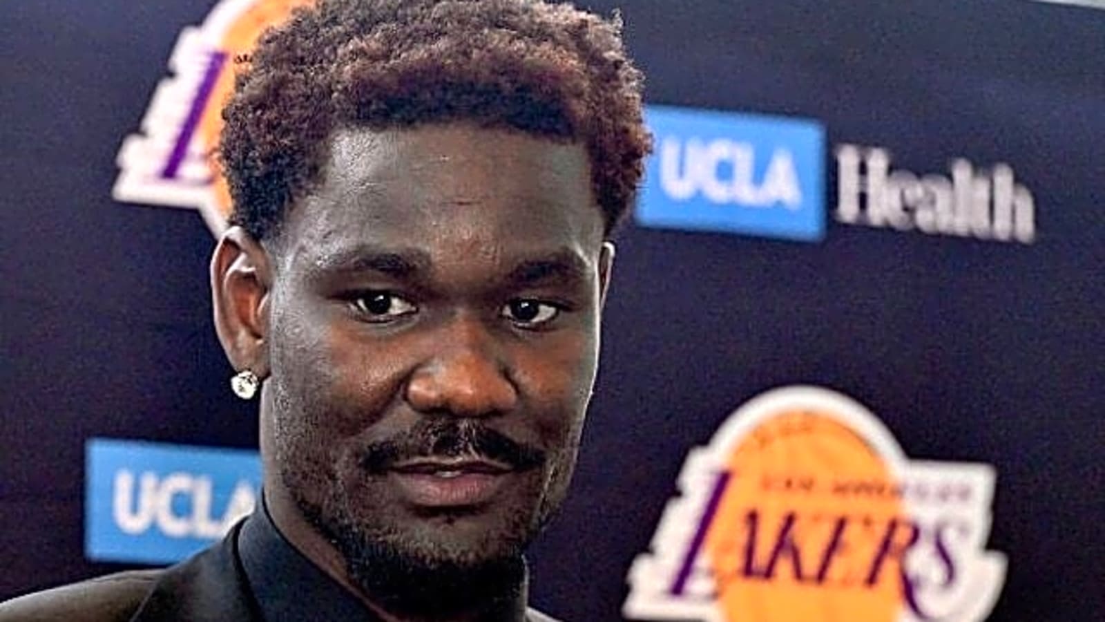 Deandre Ayton Hopes To Grow As Rim Protector With Lakers