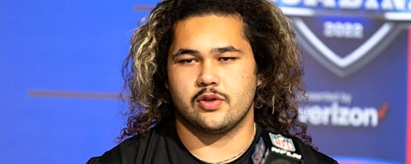 Green Bay Packers: Elgton Jenkins’ likely release is about to make 2026 center rotation a glaring question mark