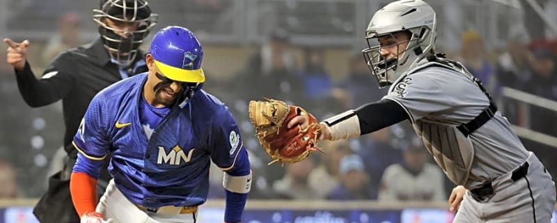 Chicago White Sox two rookie catchers make franchise history in their own right