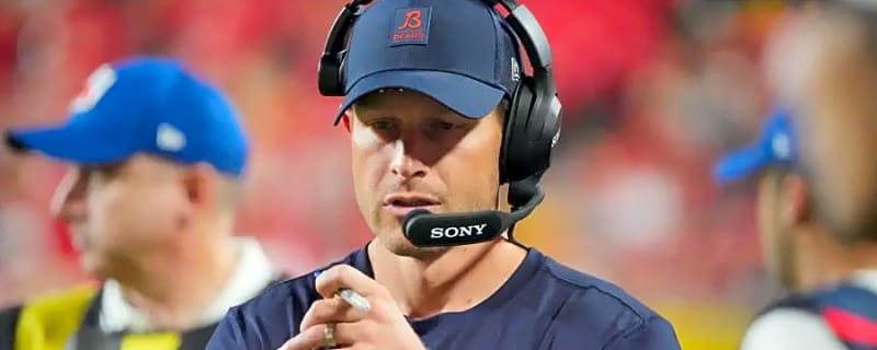 Chicago Bears HC Ben Johnson takes cowardly approach with locker room